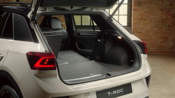 Една от кралиците на европейския пазар, тази кола е типичен представител на Volkswagen. Може да се похвали с щедра обитаемост по отношение на външните си размери (дължина 424 см, ширина 182 см, височина 156 см и междуосие 260 см), с много място за краката и главата на всеки, който седи отзад.

Капацитетът на багажника е отличен - 445 литра и може да достигне 1290 литра. При избора на вариантите 4x4 има леко намаление съответно до 392 и 1237 литра. Двигателите на T-Rock са бензинови и дизелови, ценовата листа стартира от 62 000 лева.